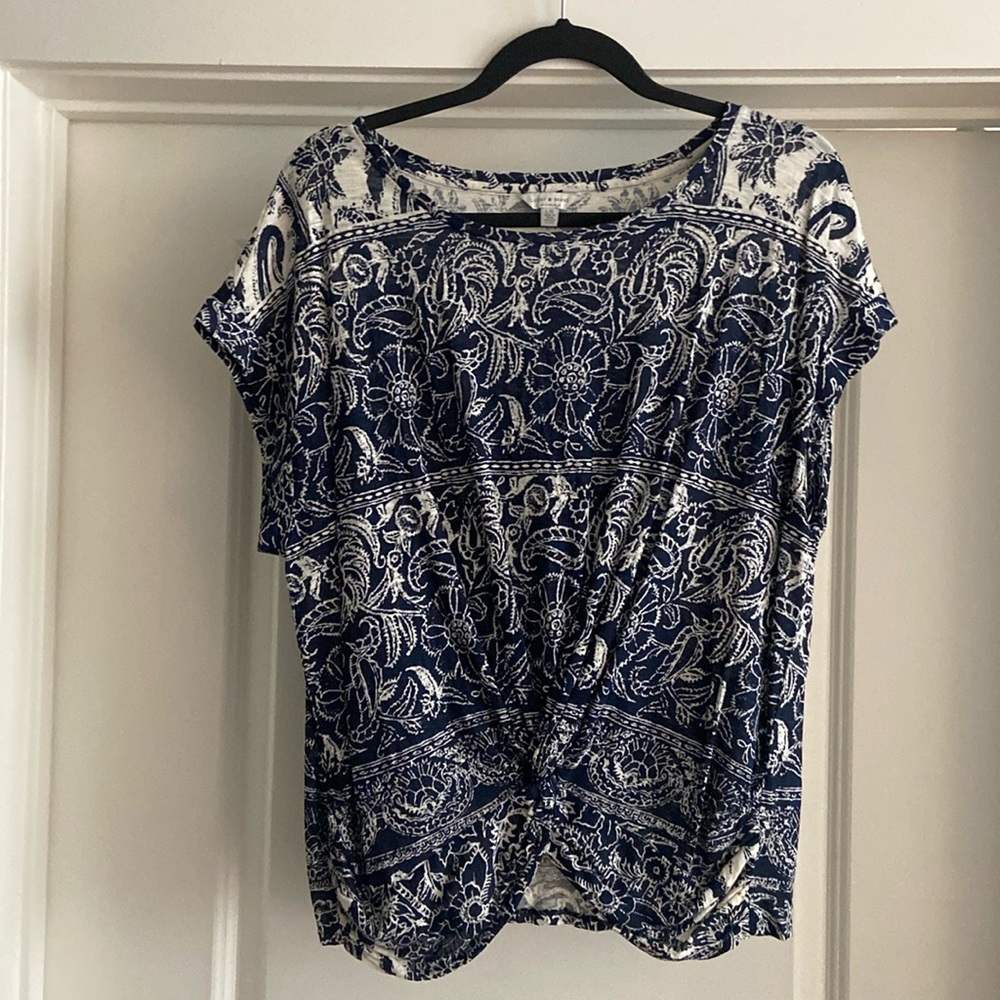 LB front tie shirt